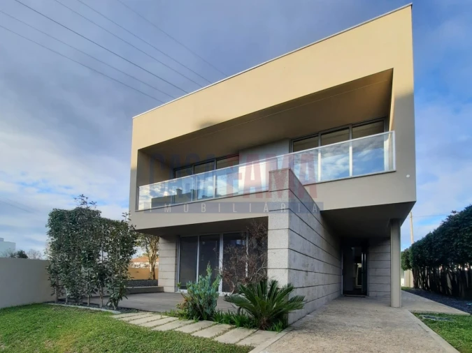 Moradia T3 para Venda em Bougado (São Martinho e Santiago) Foto 2