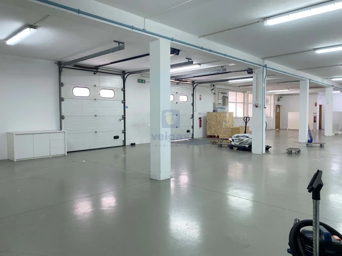 Armazém para Arrendamento em Colmeias e Memória Foto 1