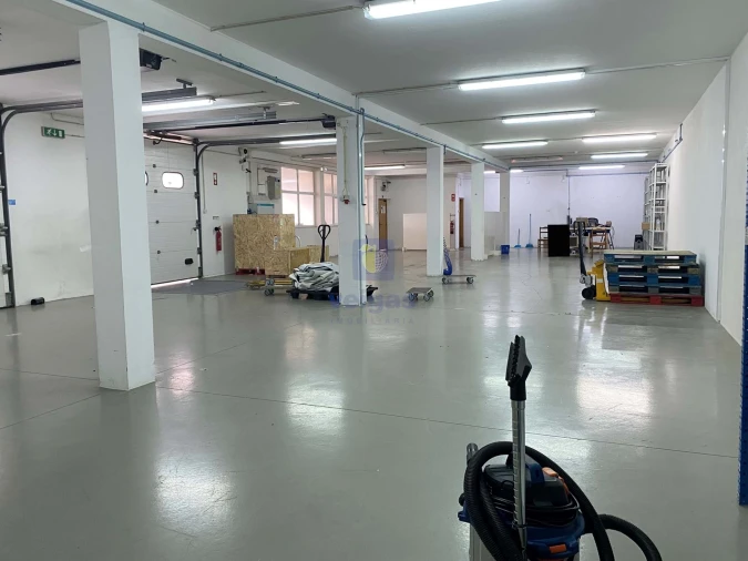 Armazém para Arrendamento em Colmeias e Memória Foto 10