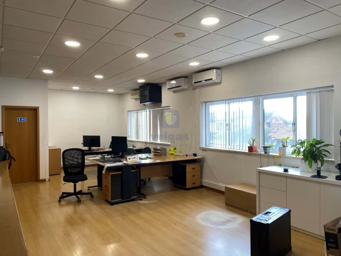 Armazém para Arrendamento em Colmeias e Memória Foto 2