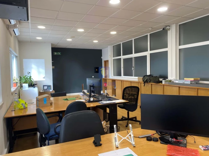 Armazém para Arrendamento em Colmeias e Memória Foto 5