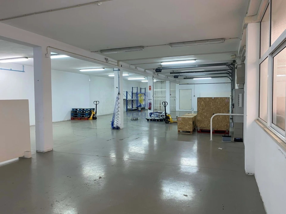 Armazém para Arrendamento em Colmeias e Memória Foto 8