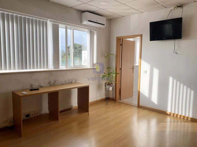 Armazém para Arrendamento em Colmeias e Memória Foto 7