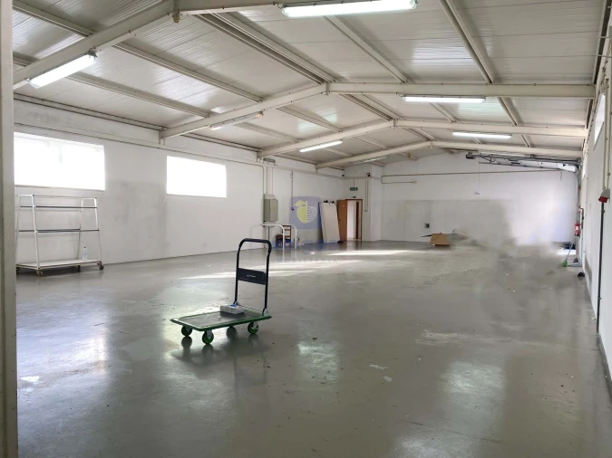 Armazém para Arrendamento em Colmeias e Memória Foto 14