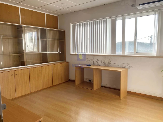 Armazém para Arrendamento em Colmeias e Memória Foto 6