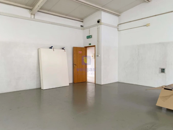 Armazém para Arrendamento em Colmeias e Memória Foto 17