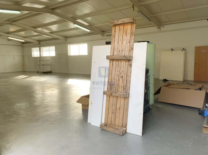 Armazém para Arrendamento em Colmeias e Memória Foto 12