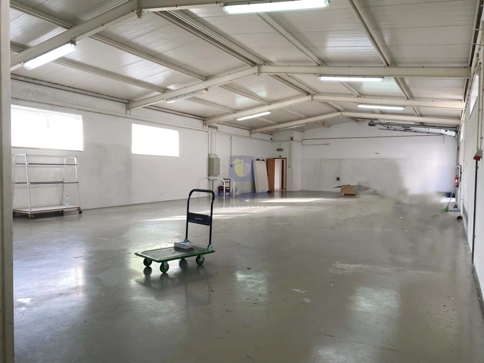 Armazém para Arrendamento em Colmeias e Memória Foto 14