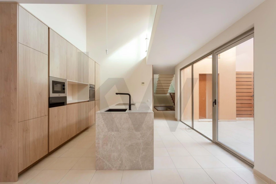 Moradia T4 para Venda em Guia Foto 8