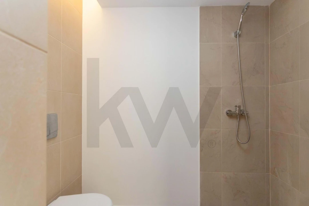 Moradia T4 para Venda em Guia Foto 16