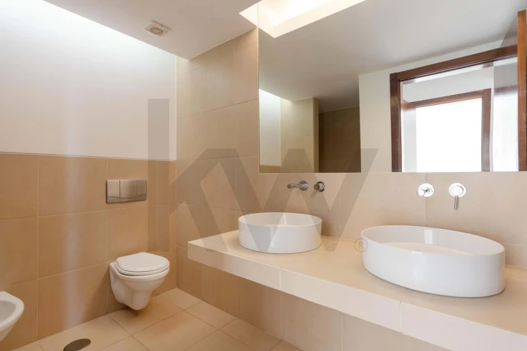 Moradia T4 para Venda em Guia Foto 35