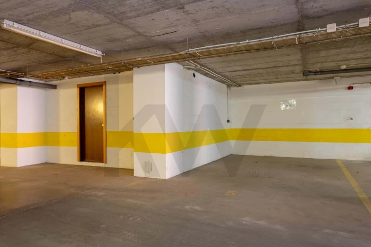 Moradia T4 para Venda em Guia Foto 41