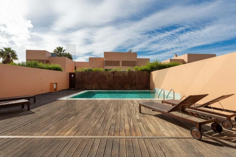 Moradia T4 para Venda em Guia Foto 18