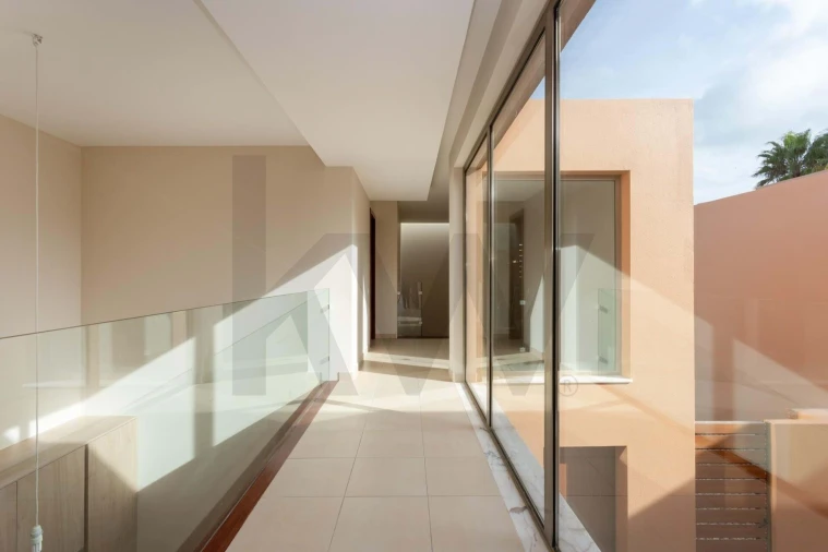 Moradia T4 para Venda em Guia Foto 33