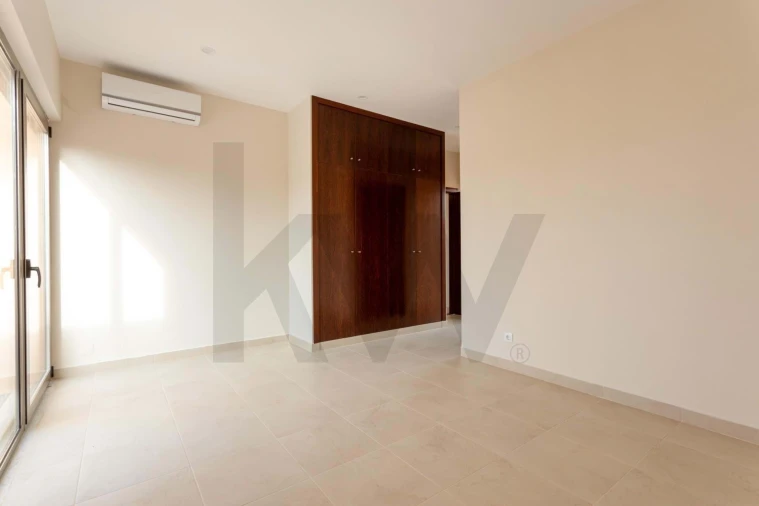 Moradia T4 para Venda em Guia Foto 23