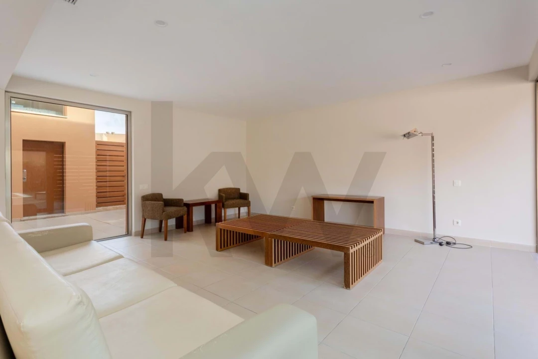 Moradia T4 para Venda em Guia Foto 5