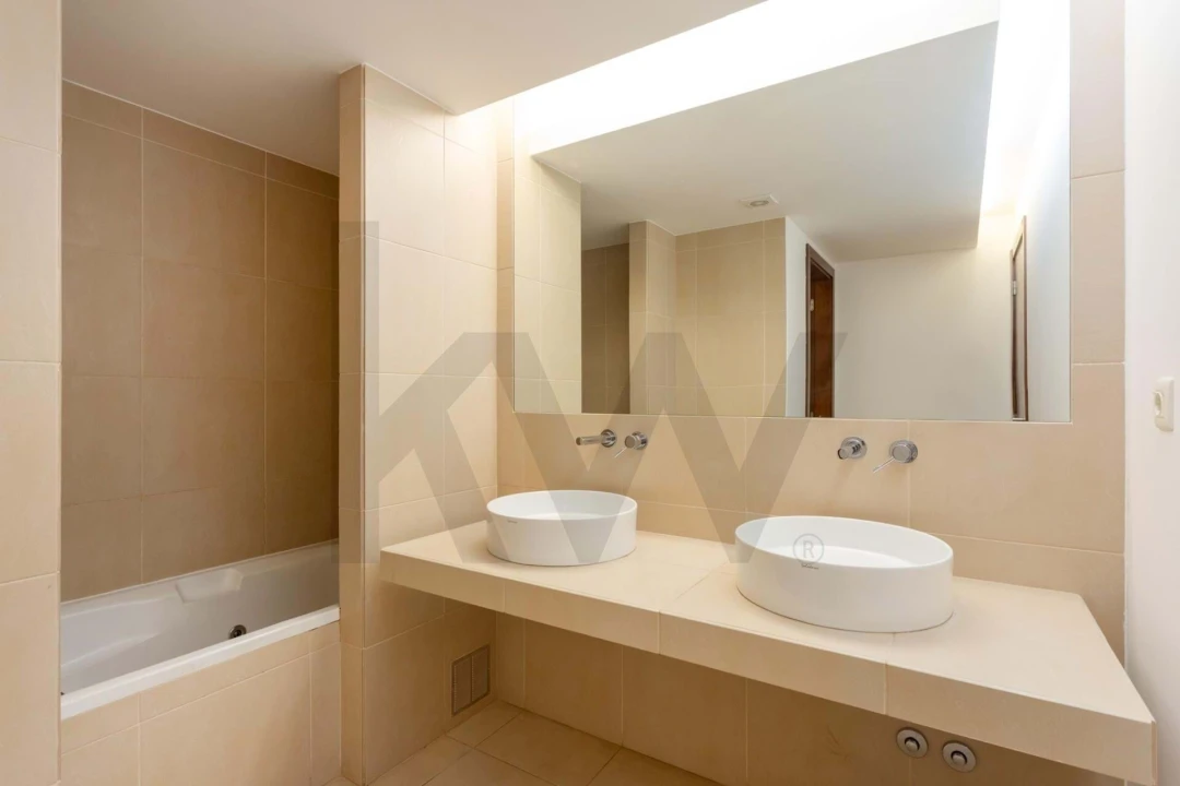 Moradia T4 para Venda em Guia Foto 27