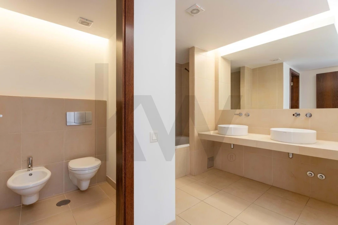 Moradia T4 para Venda em Guia Foto 26