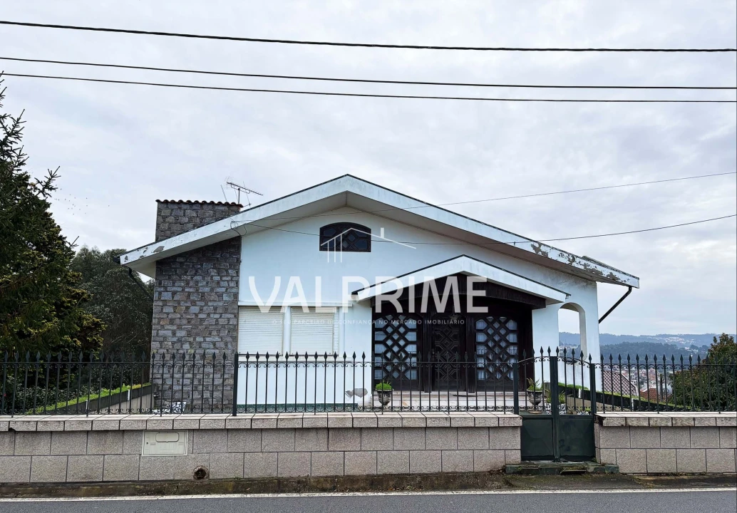 Moradia T5 para Venda em Mozelos Foto 2