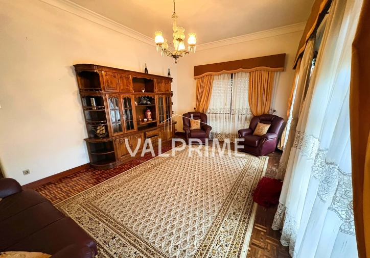 Moradia T5 para Venda em Mozelos Foto 6