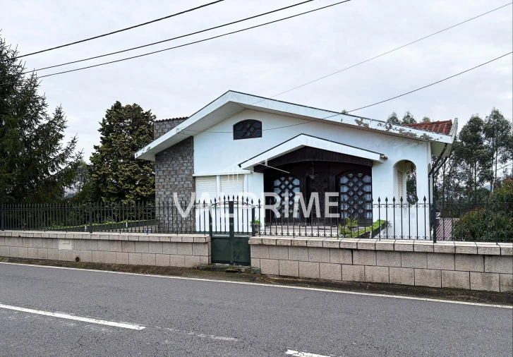 Moradia T5 para Venda em Mozelos Foto 5