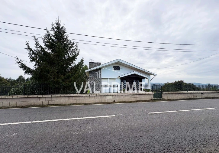 Moradia T5 para Venda em Mozelos Foto 4