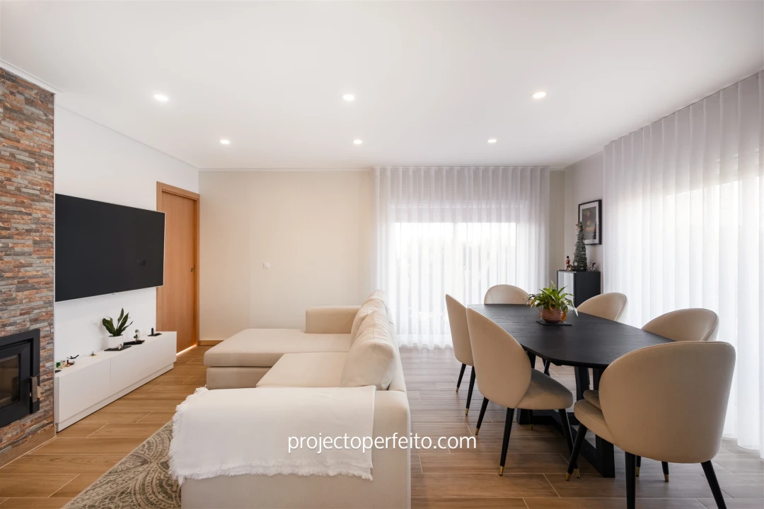 Moradia T2 para Venda em São Felix da Marinha Foto 3