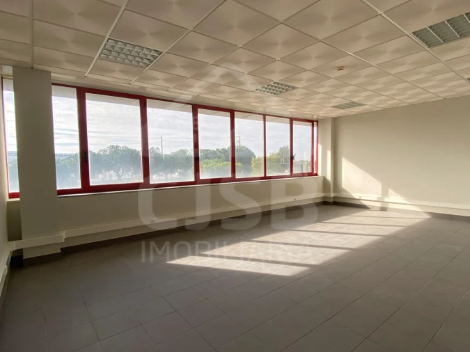 Escritório para Arrendamento em Samora Correia