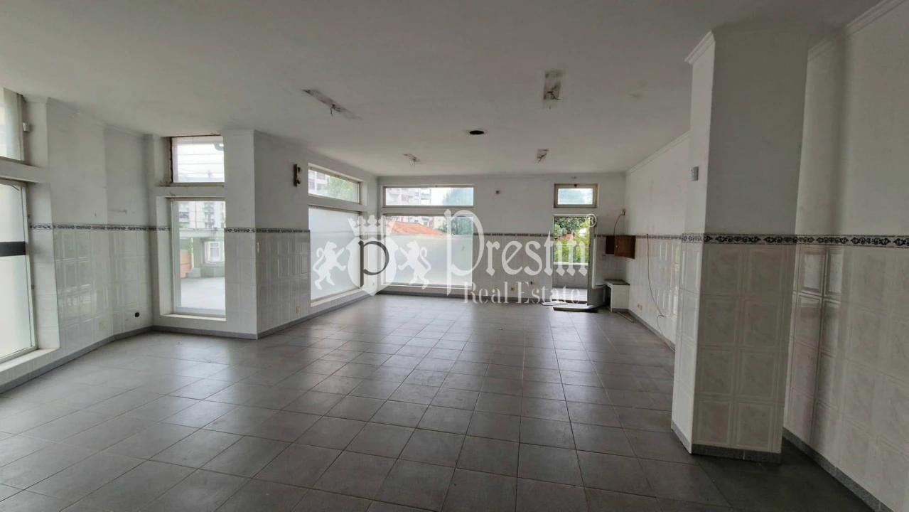 Loja para Venda em Arcozelo Foto 1