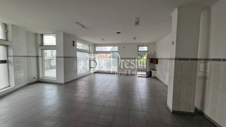 Loja para Venda em Arcozelo Foto 1