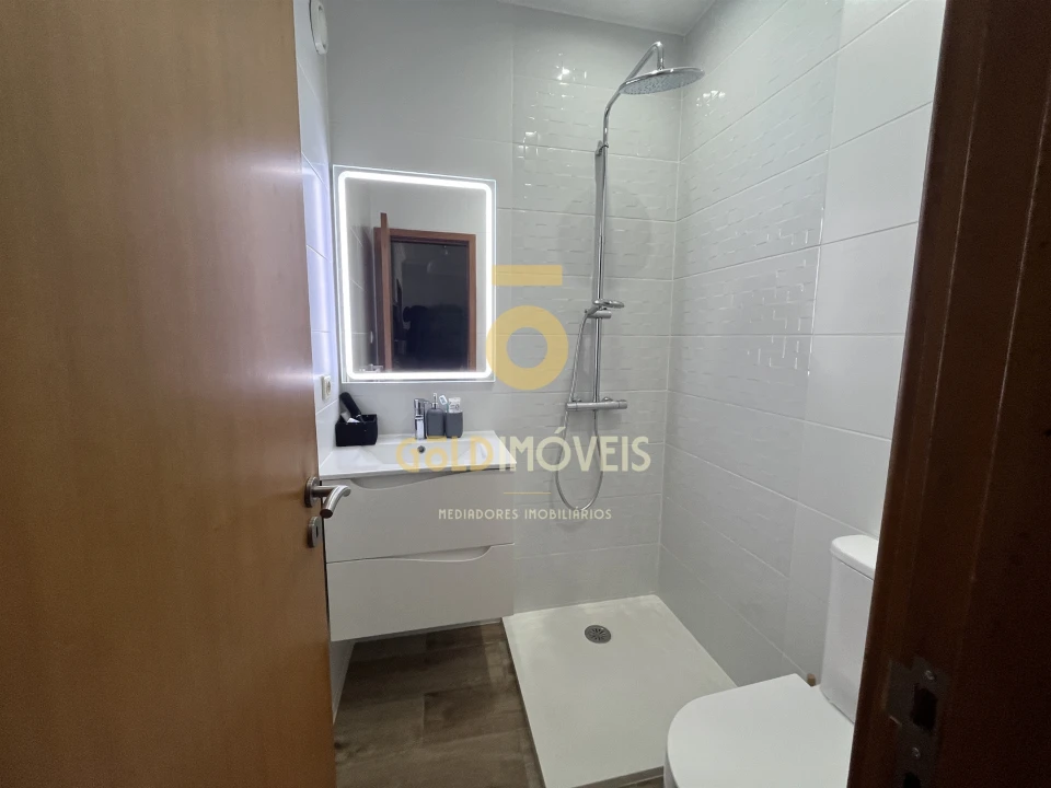 Apartamento T2 para Venda em Canelas Foto 12