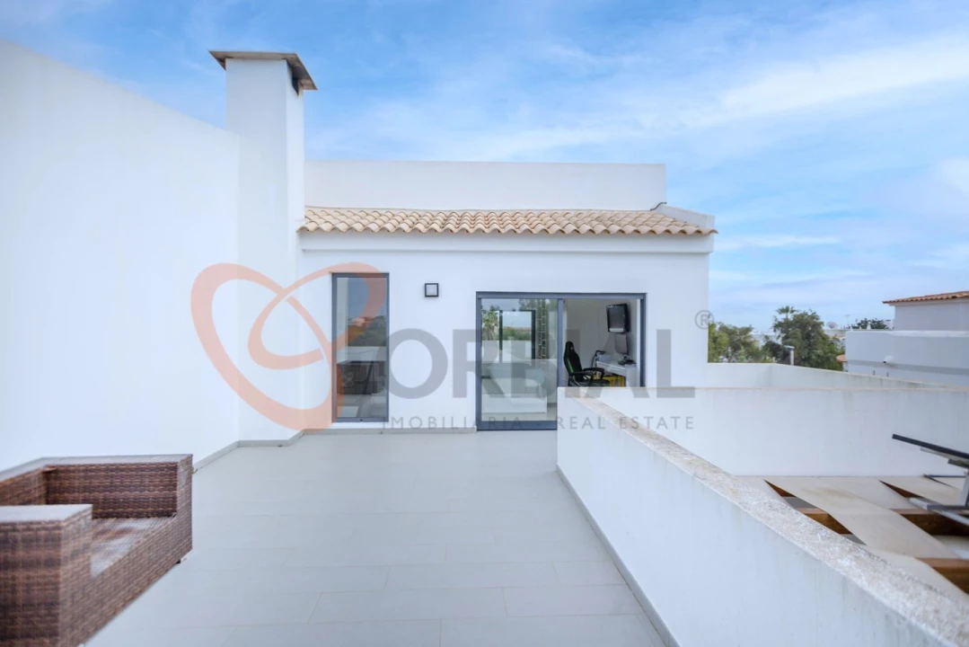 Moradia T6 para Venda em Albufeira e Olhos de Água Foto 31