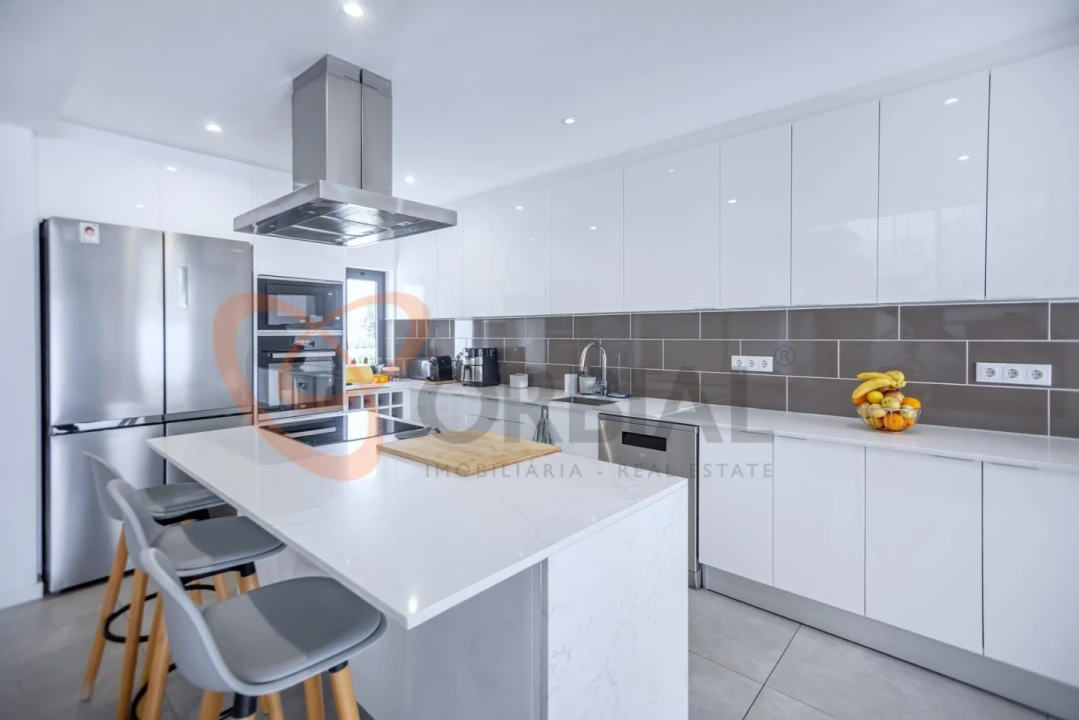 Moradia T6 para Venda em Albufeira e Olhos de Água Foto 10