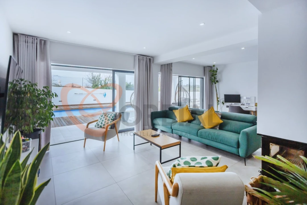 Moradia T6 para Venda em Albufeira e Olhos de Água Foto 3