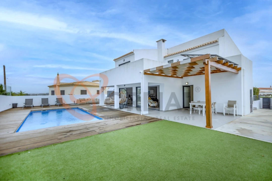 Moradia T6 para Venda em Albufeira e Olhos de Água Foto 46