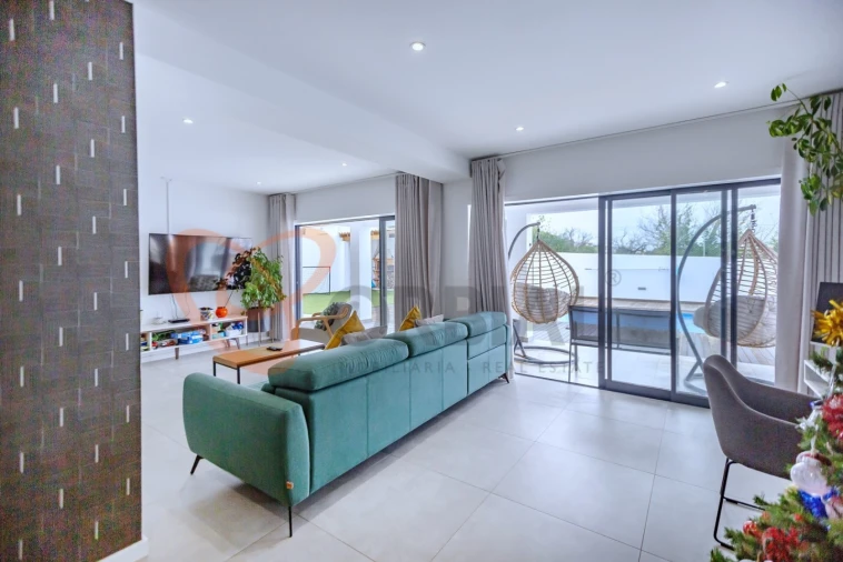 Moradia T6 para Venda em Albufeira e Olhos de Água Foto 4