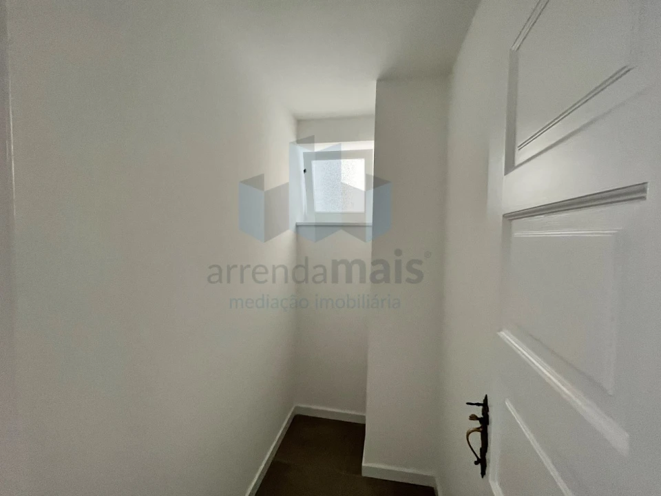 Apartamento T3 para Arrendamento em Santa Clara e Castelo Viegas Foto 4