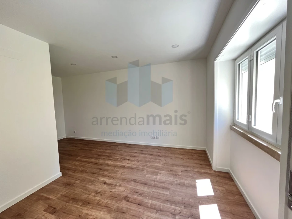 Apartamento T3 para Arrendamento em Santa Clara e Castelo Viegas Foto 5