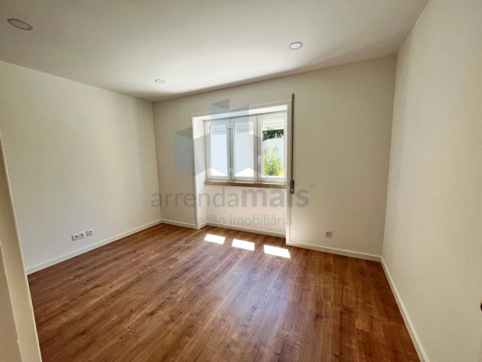 Apartamento T3 para Arrendamento em Santa Clara e Castelo Viegas Foto 7