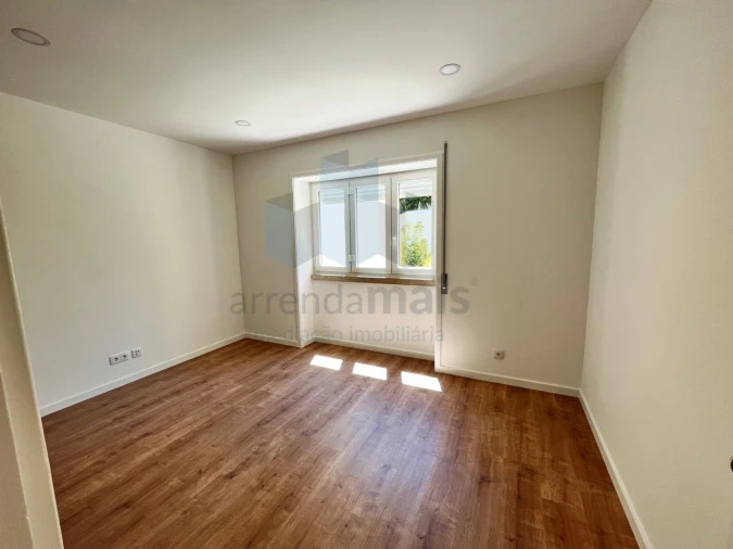 Apartamento T3 para Arrendamento em Santa Clara e Castelo Viegas Foto 7