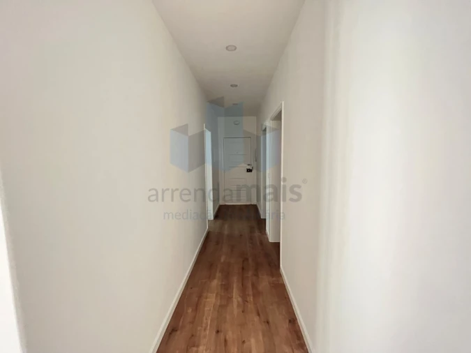Apartamento T3 para Arrendamento em Santa Clara e Castelo Viegas Foto 9