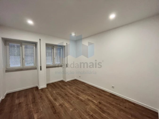 Apartamento T3 para Arrendamento em Santa Clara e Castelo Viegas Foto 11