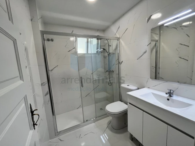 Apartamento T3 para Arrendamento em Santa Clara e Castelo Viegas Foto 13