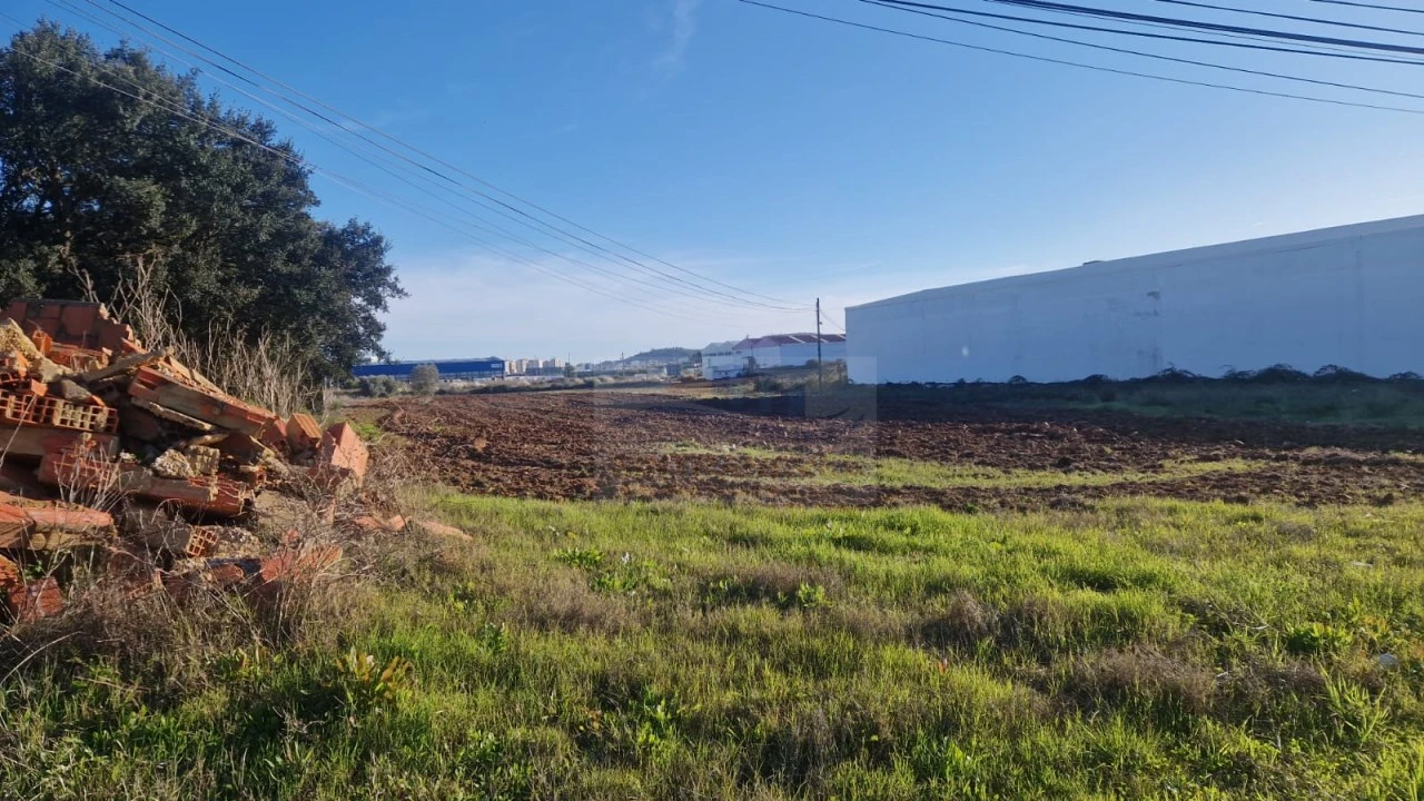 Terreno para Venda em Carregado e Cadafais Foto 1