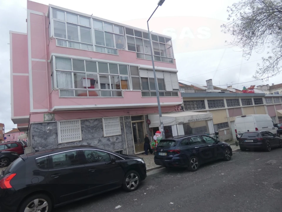 Apartamento T1 para Venda em Águas Livres Foto 1