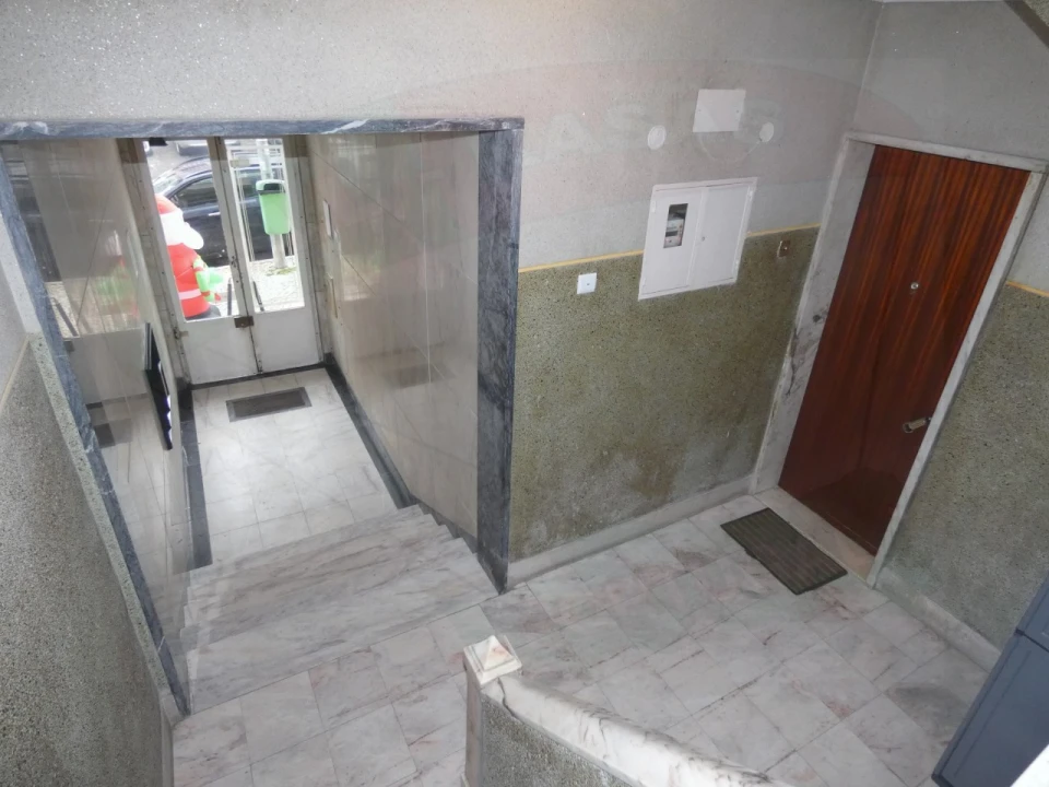 Apartamento T1 para Venda em Águas Livres Foto 3