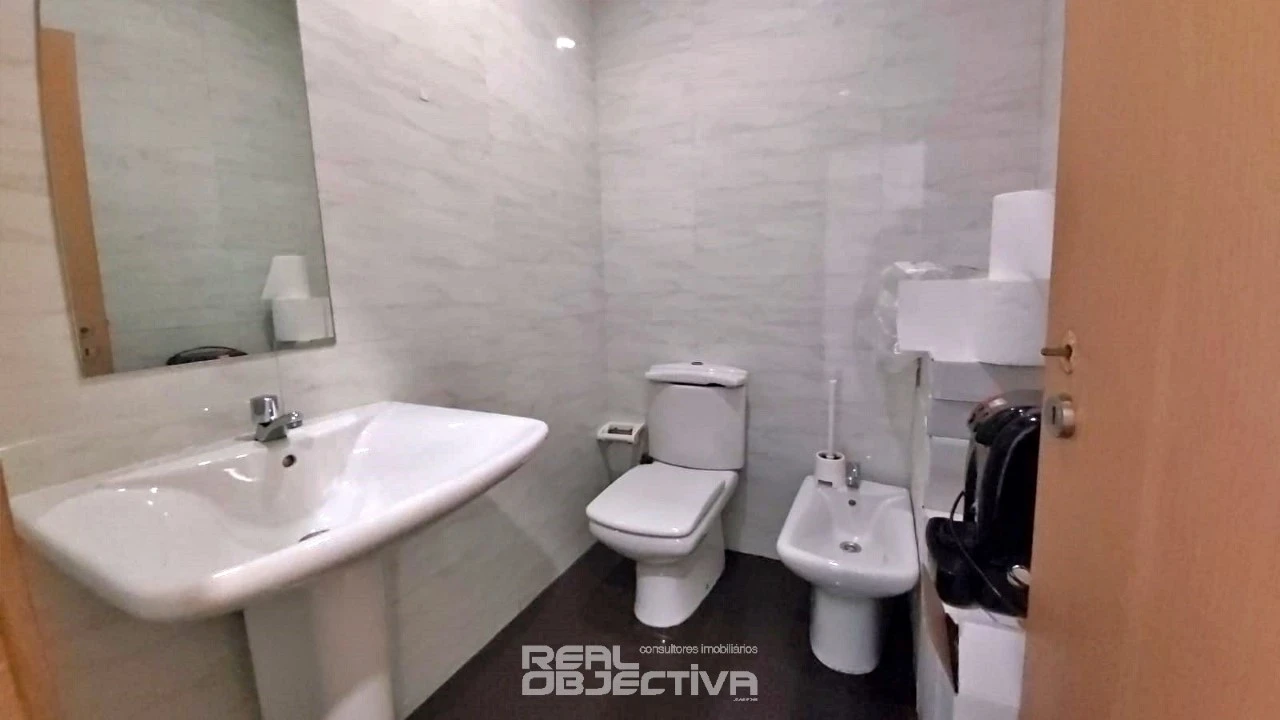 Loja para Arrendamento em Cedofeita, Santo Ildefonso, Sé, Miragaia, São Nicolau e Vitória Foto 12