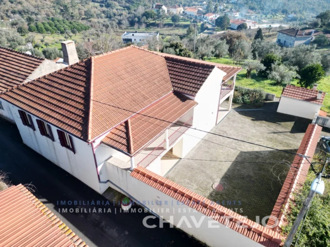 Moradia T3 para Venda em Serra e Junceira Foto 2