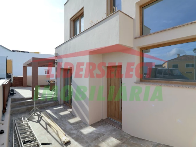 Moradia T3 para Venda em Silveira Foto 8