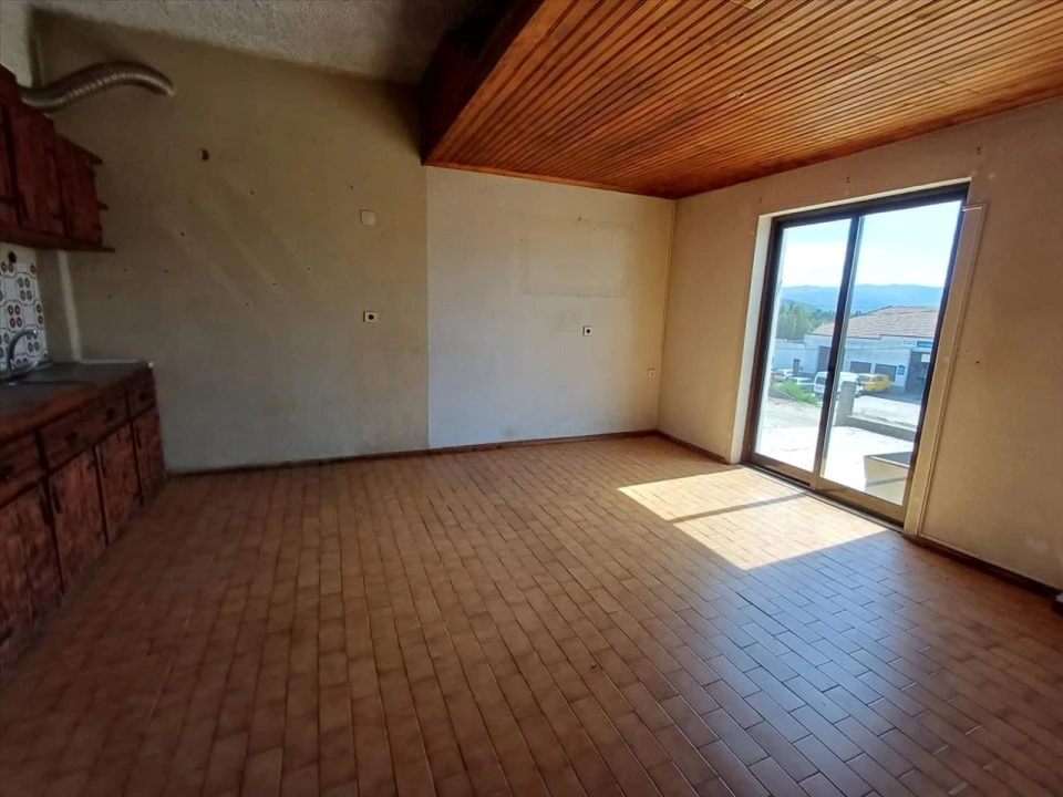 Moradia T6 para Venda em Nogueira do Cravo Foto 12